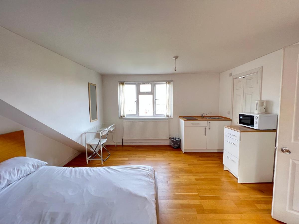 The Great Airport Place-Private Bedrooms With Private Bathroom-1 Bus To Heathrow Airport-5 Minutes By Car- Helpful Advice From Our Team Harmondsworth Exterior foto