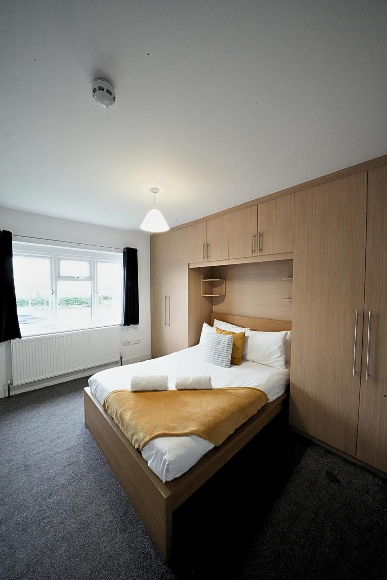 The Great Airport Place-Private Bedrooms With Private Bathroom-1 Bus To Heathrow Airport-5 Minutes By Car- Helpful Advice From Our Team Harmondsworth Exterior foto