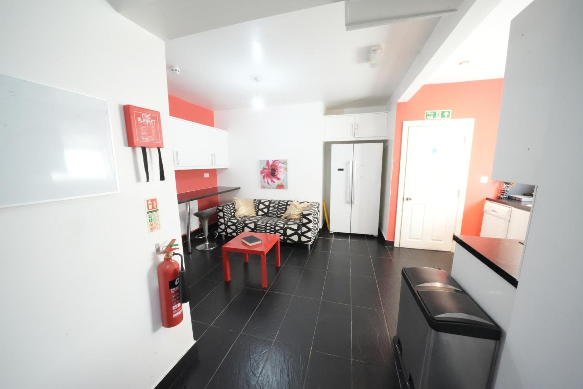 The Great Airport Place-Private Bedrooms With Private Bathroom-1 Bus To Heathrow Airport-5 Minutes By Car- Helpful Advice From Our Team Harmondsworth Exterior foto