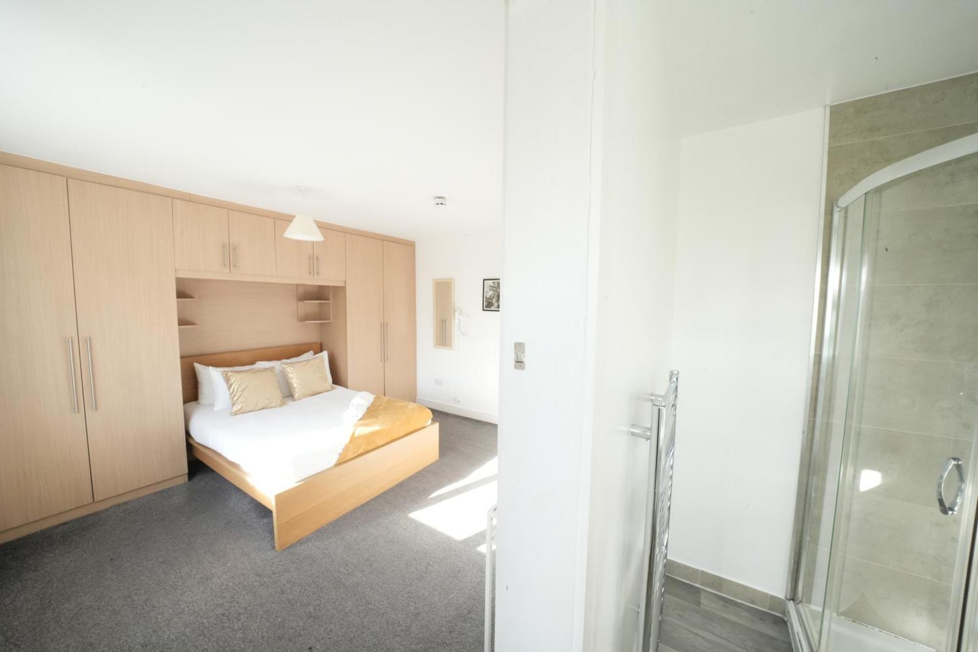 The Great Airport Place-Private Bedrooms With Private Bathroom-1 Bus To Heathrow Airport-5 Minutes By Car- Helpful Advice From Our Team Harmondsworth Exterior foto