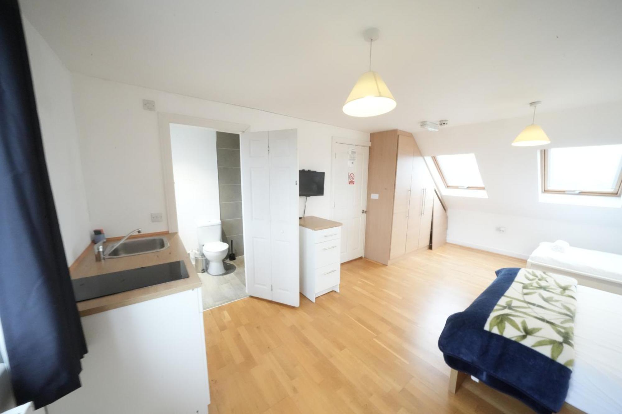 The Great Airport Place-Private Bedrooms With Private Bathroom-1 Bus To Heathrow Airport-5 Minutes By Car- Helpful Advice From Our Team Harmondsworth Exterior foto
