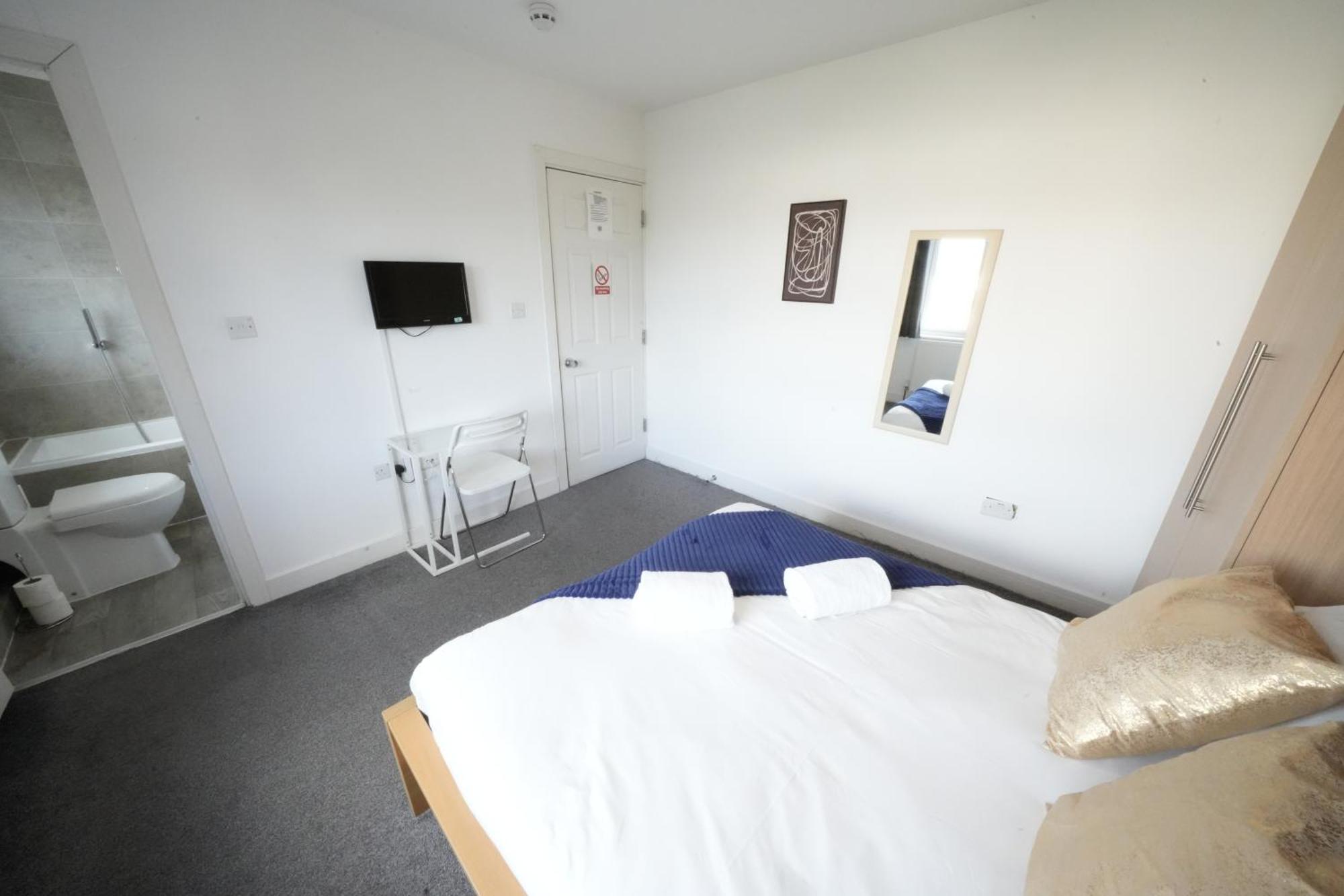 The Great Airport Place-Private Bedrooms With Private Bathroom-1 Bus To Heathrow Airport-5 Minutes By Car- Helpful Advice From Our Team Harmondsworth Exterior foto