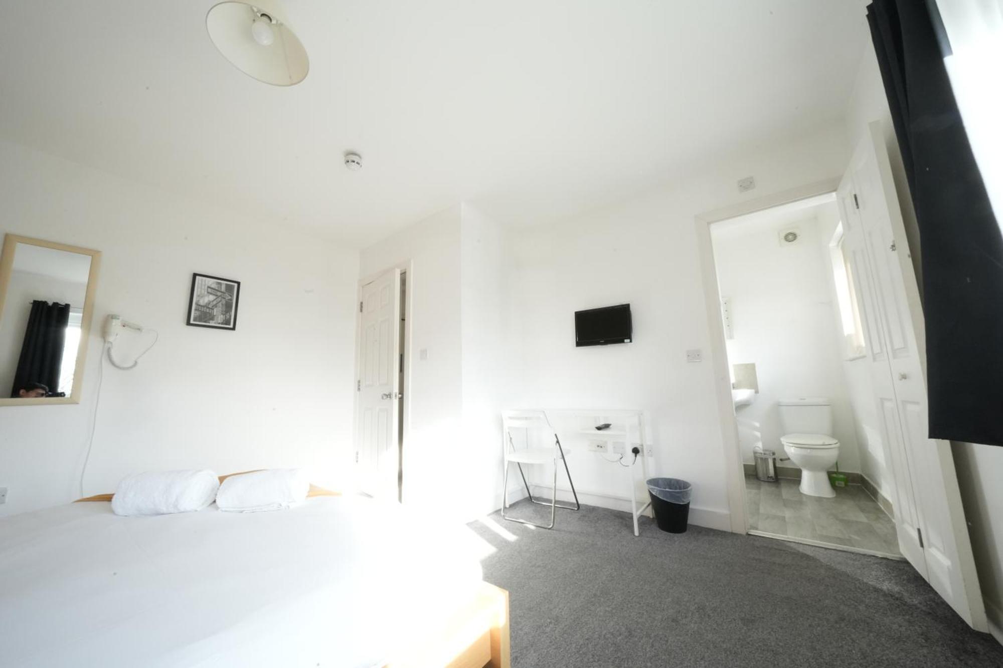The Great Airport Place-Private Bedrooms With Private Bathroom-1 Bus To Heathrow Airport-5 Minutes By Car- Helpful Advice From Our Team Harmondsworth Exterior foto