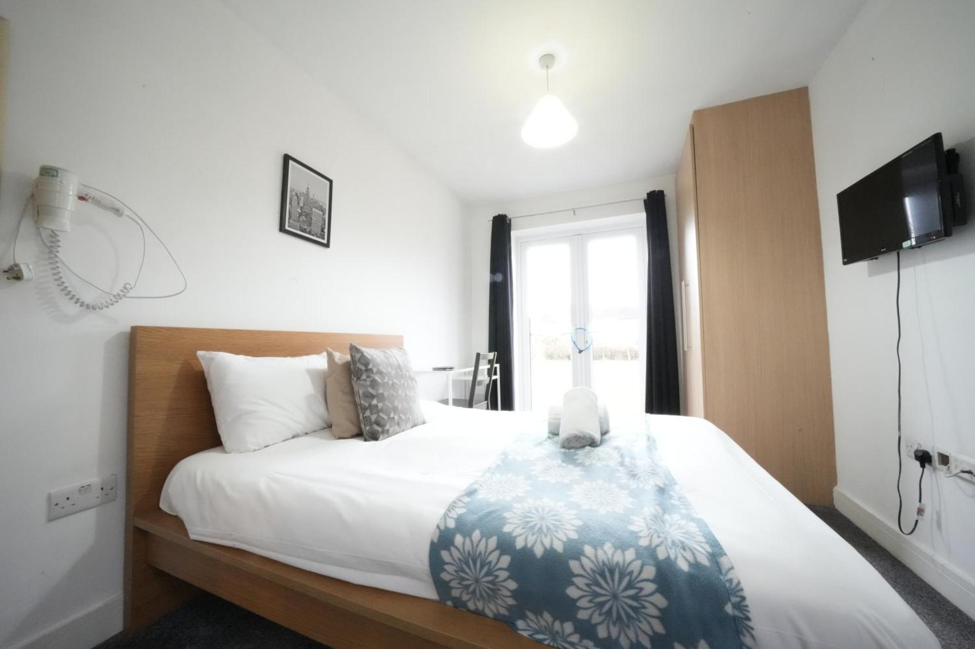 The Great Airport Place-Private Bedrooms With Private Bathroom-1 Bus To Heathrow Airport-5 Minutes By Car- Helpful Advice From Our Team Harmondsworth Exterior foto