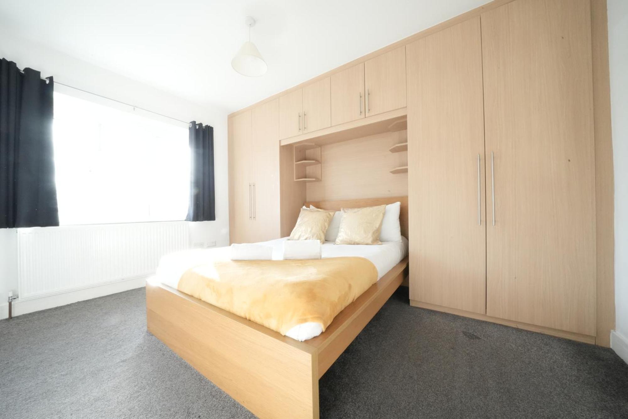 The Great Airport Place-Private Bedrooms With Private Bathroom-1 Bus To Heathrow Airport-5 Minutes By Car- Helpful Advice From Our Team Harmondsworth Exterior foto
