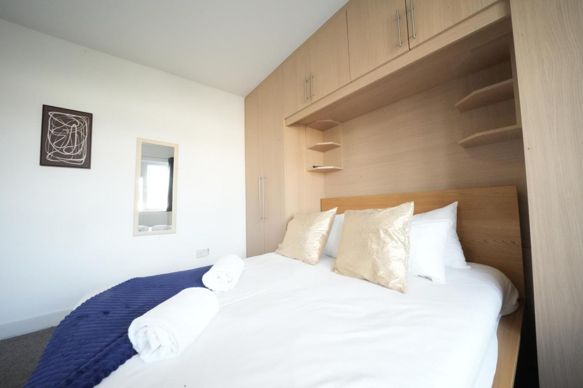 The Great Airport Place-Private Bedrooms With Private Bathroom-1 Bus To Heathrow Airport-5 Minutes By Car- Helpful Advice From Our Team Harmondsworth Exterior foto