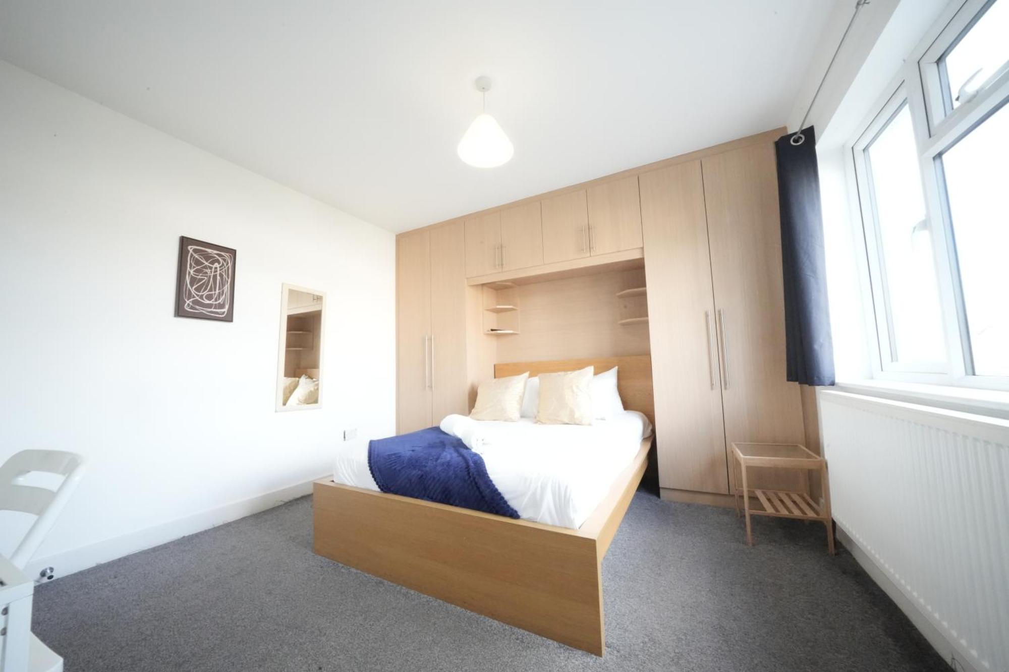 The Great Airport Place-Private Bedrooms With Private Bathroom-1 Bus To Heathrow Airport-5 Minutes By Car- Helpful Advice From Our Team Harmondsworth Exterior foto