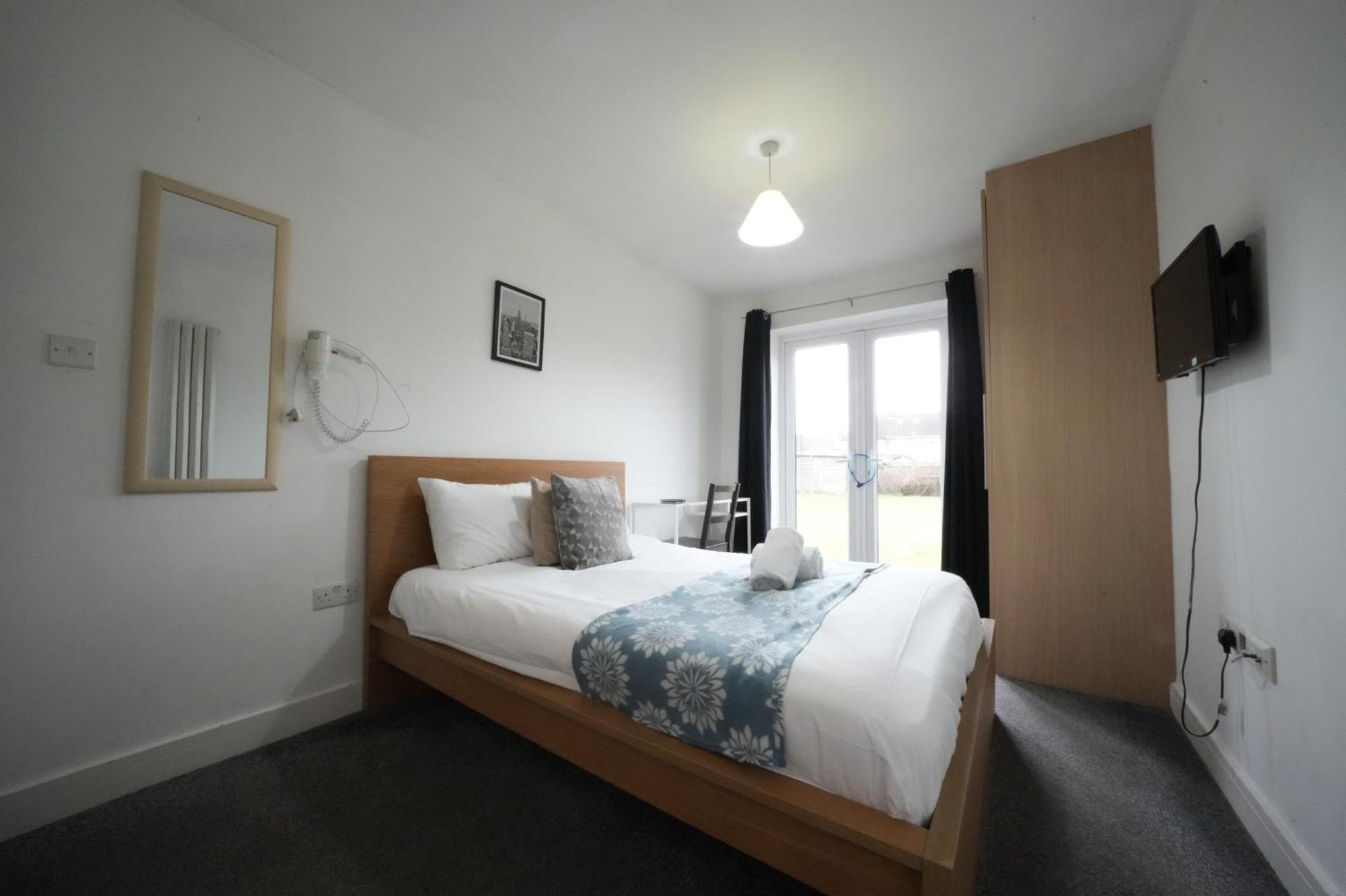 The Great Airport Place-Private Bedrooms With Private Bathroom-1 Bus To Heathrow Airport-5 Minutes By Car- Helpful Advice From Our Team Harmondsworth Exterior foto