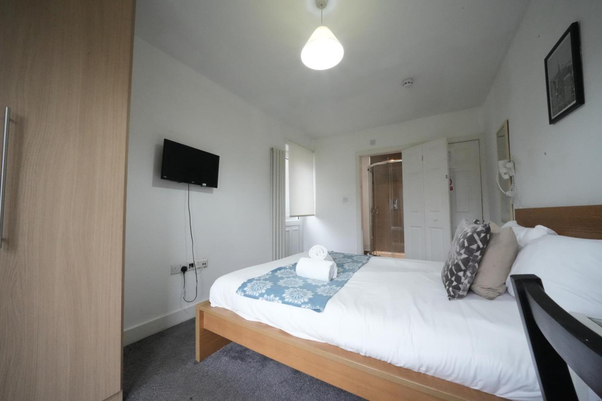 The Great Airport Place-Private Bedrooms With Private Bathroom-1 Bus To Heathrow Airport-5 Minutes By Car- Helpful Advice From Our Team Harmondsworth Exterior foto