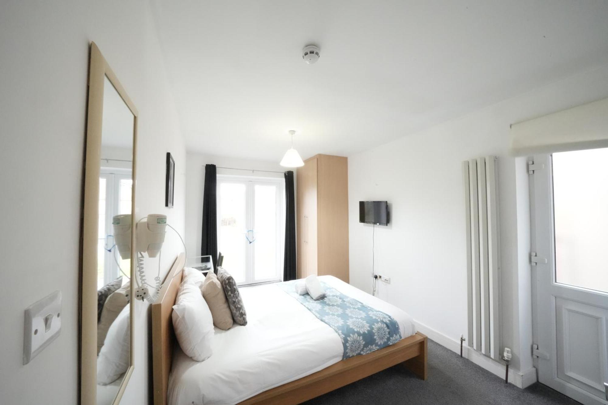 The Great Airport Place-Private Bedrooms With Private Bathroom-1 Bus To Heathrow Airport-5 Minutes By Car- Helpful Advice From Our Team Harmondsworth Exterior foto