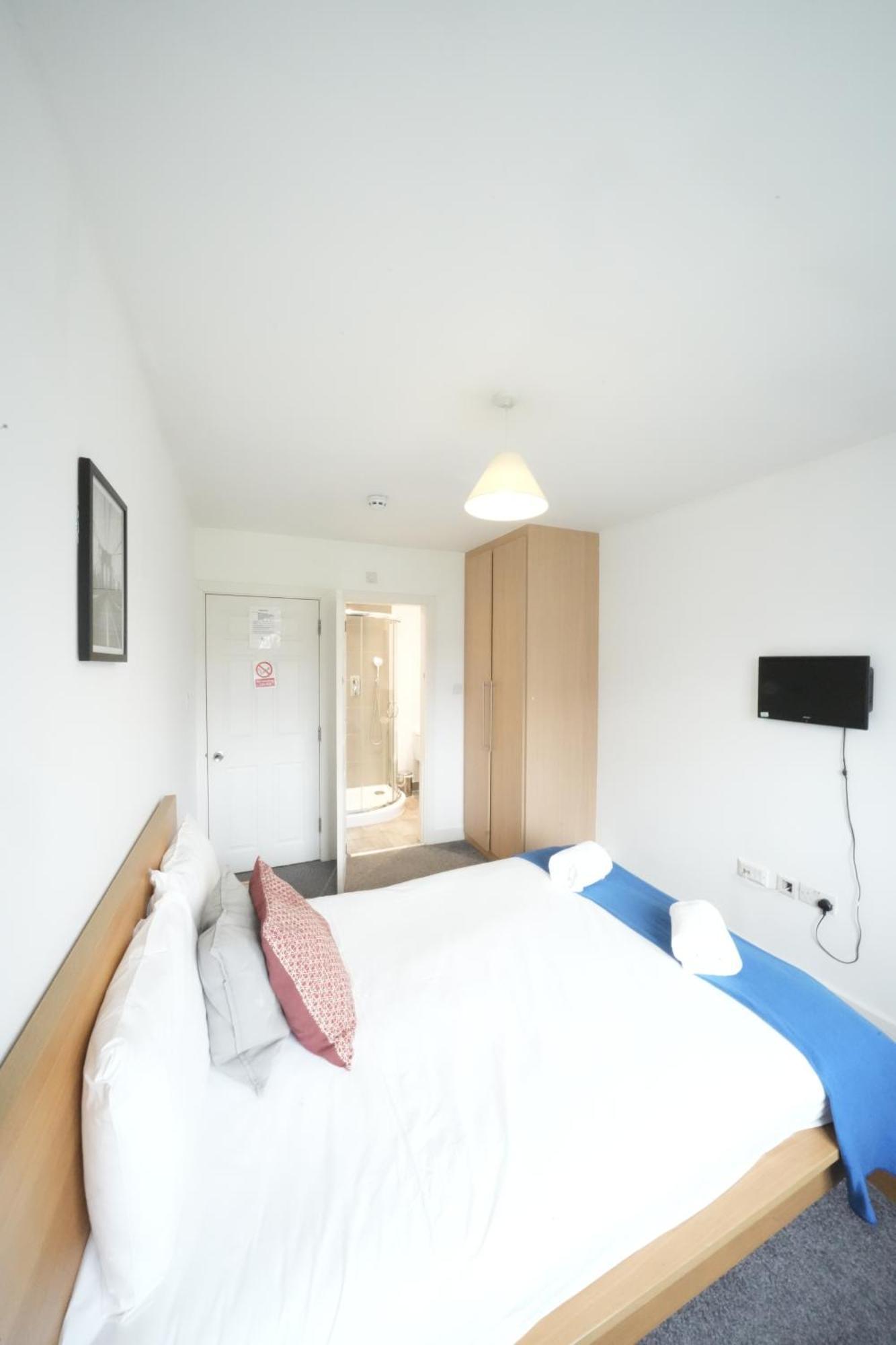 The Great Airport Place-Private Bedrooms With Private Bathroom-1 Bus To Heathrow Airport-5 Minutes By Car- Helpful Advice From Our Team Harmondsworth Exterior foto