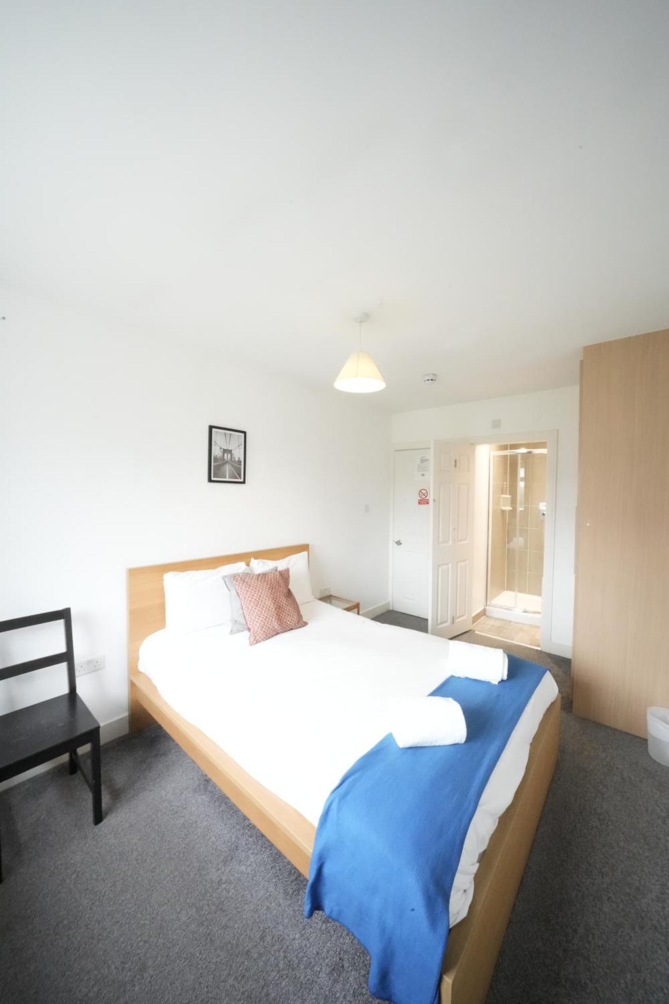 The Great Airport Place-Private Bedrooms With Private Bathroom-1 Bus To Heathrow Airport-5 Minutes By Car- Helpful Advice From Our Team Harmondsworth Exterior foto