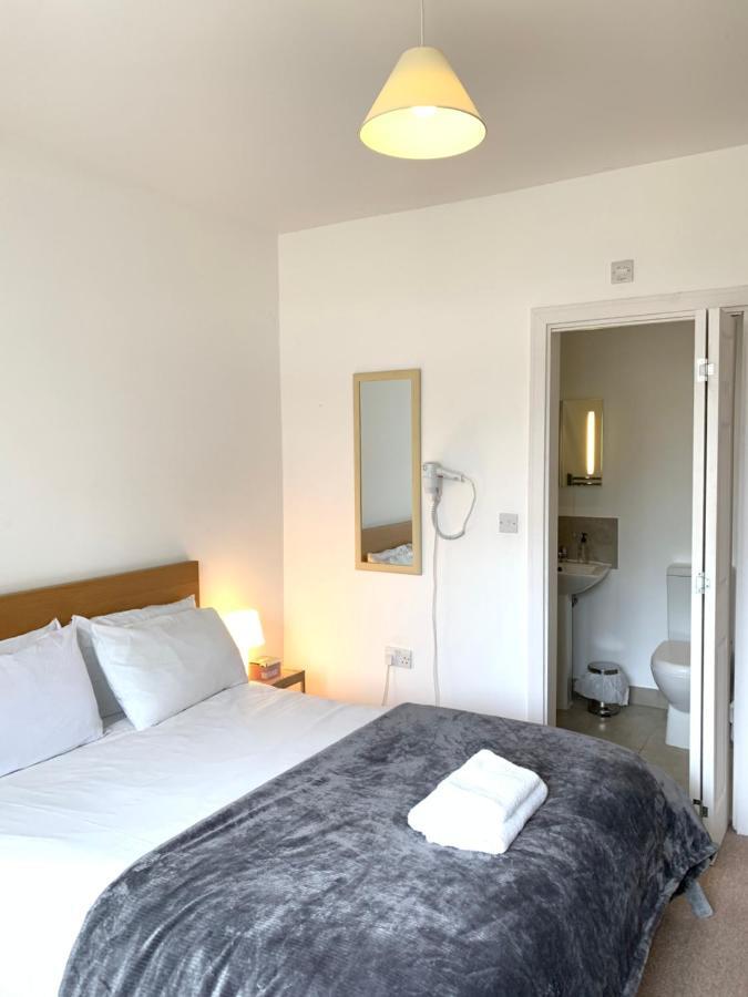 The Great Airport Place-Private Bedrooms With Private Bathroom-1 Bus To Heathrow Airport-5 Minutes By Car- Helpful Advice From Our Team Harmondsworth Exterior foto