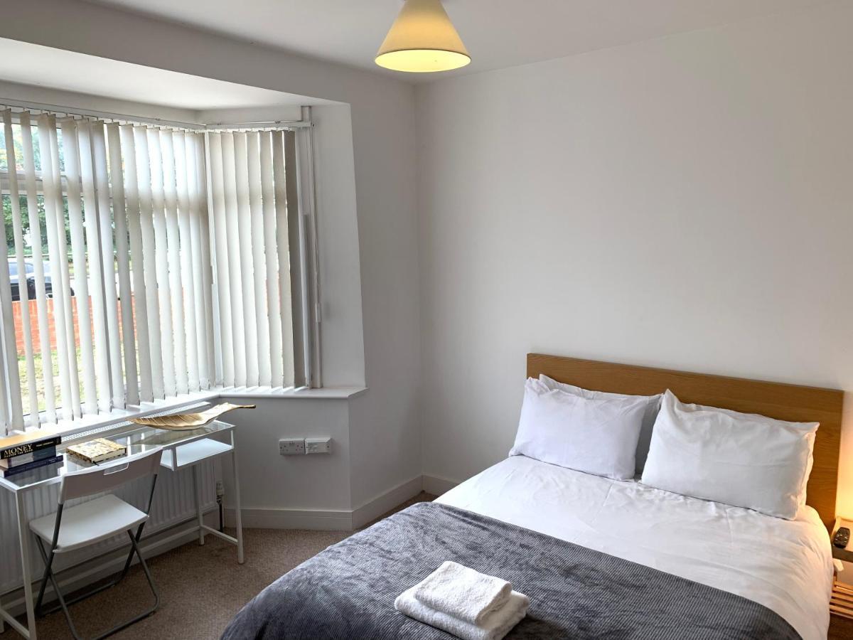 The Great Airport Place-Private Bedrooms With Private Bathroom-1 Bus To Heathrow Airport-5 Minutes By Car- Helpful Advice From Our Team Harmondsworth Exterior foto