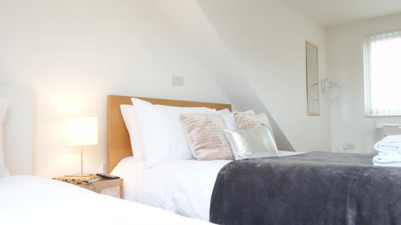 The Great Airport Place-Private Bedrooms With Private Bathroom-1 Bus To Heathrow Airport-5 Minutes By Car- Helpful Advice From Our Team Harmondsworth Exterior foto